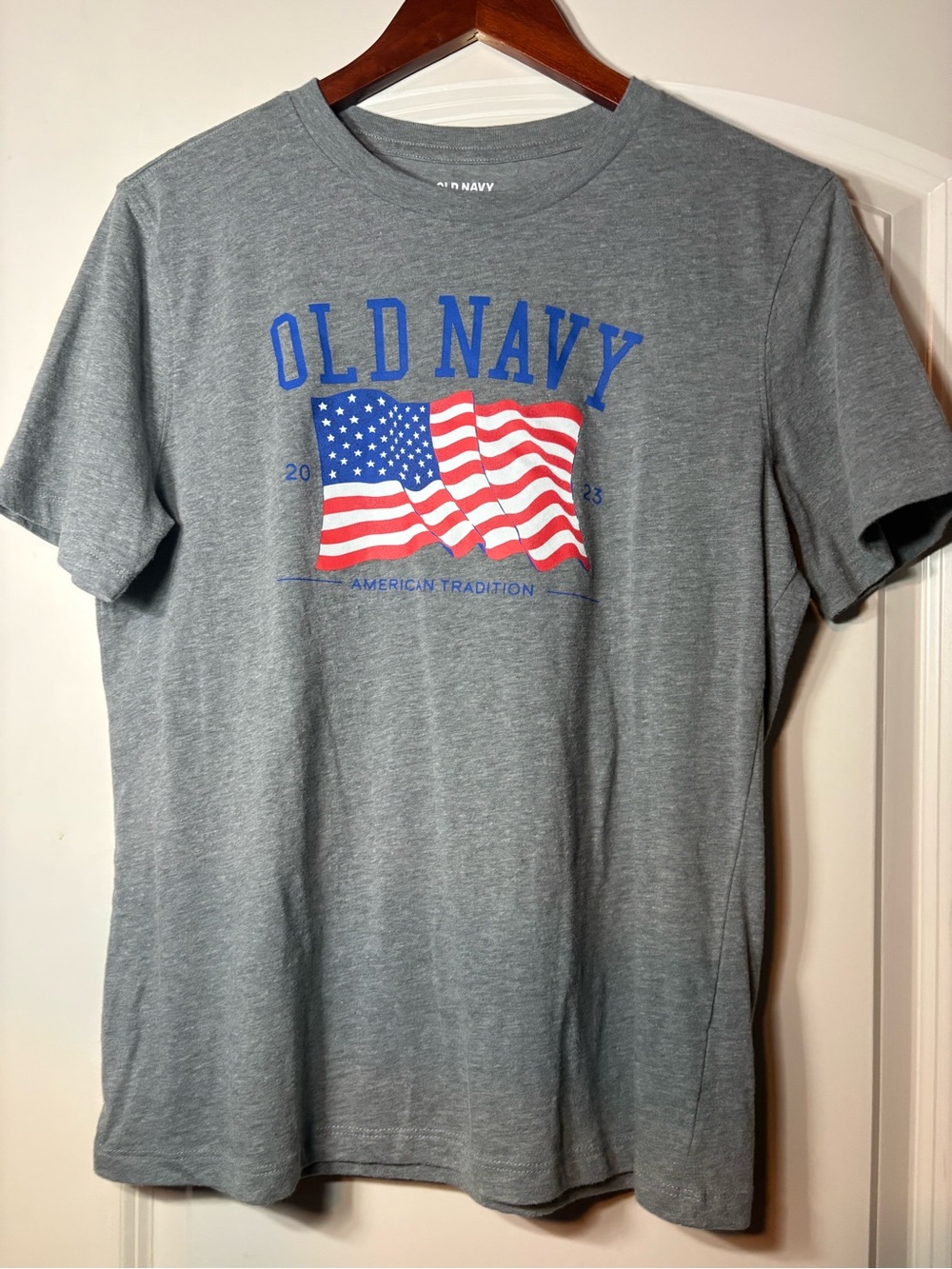 Old Navy Heather Gray Short-Sleeve Tee with Flag Graphic